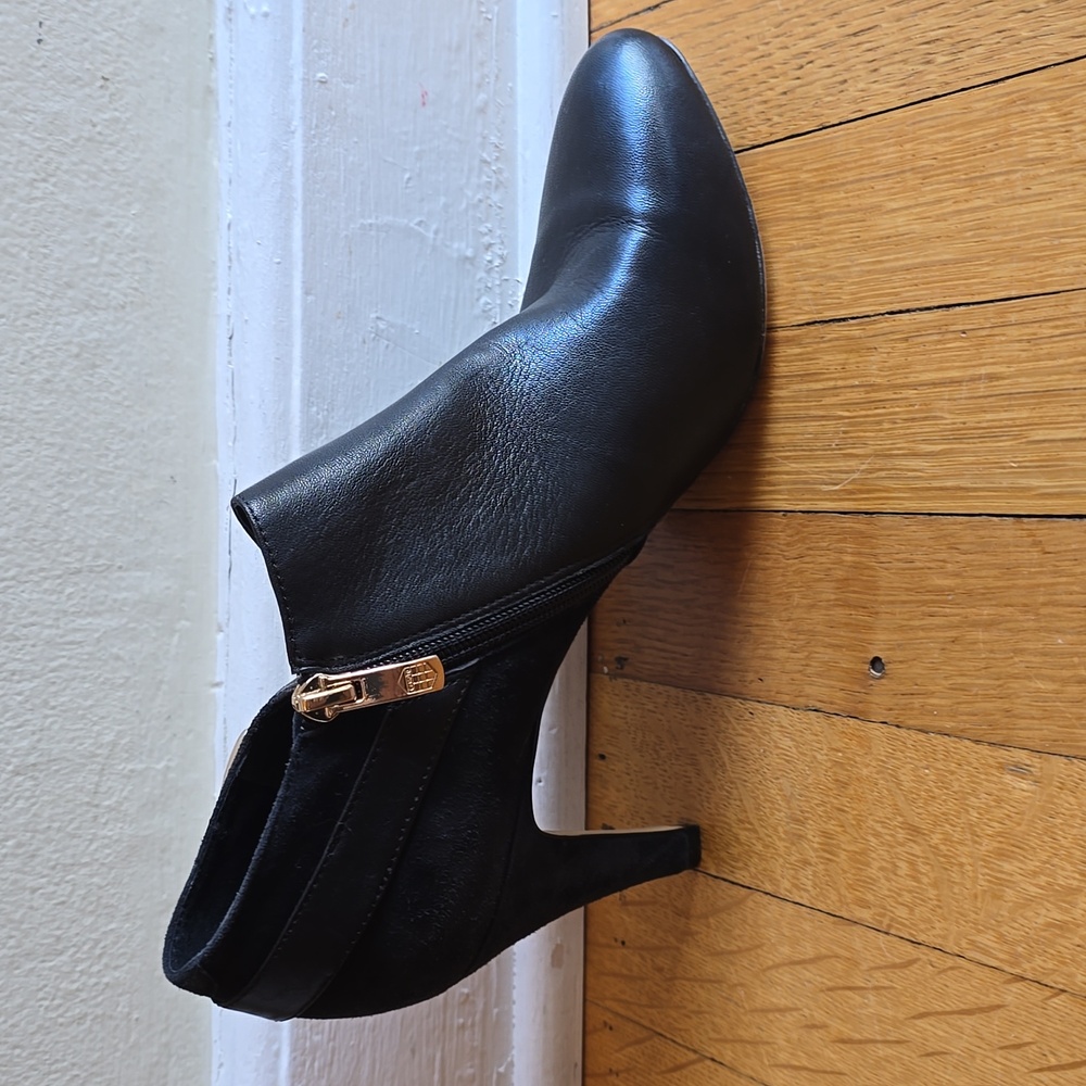 Vince Camuto, Velino Black Ankle Boots, Leather, EUC, Women's 10 - Picture 7 of 16